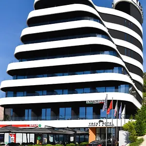 4* Hotell Yacht